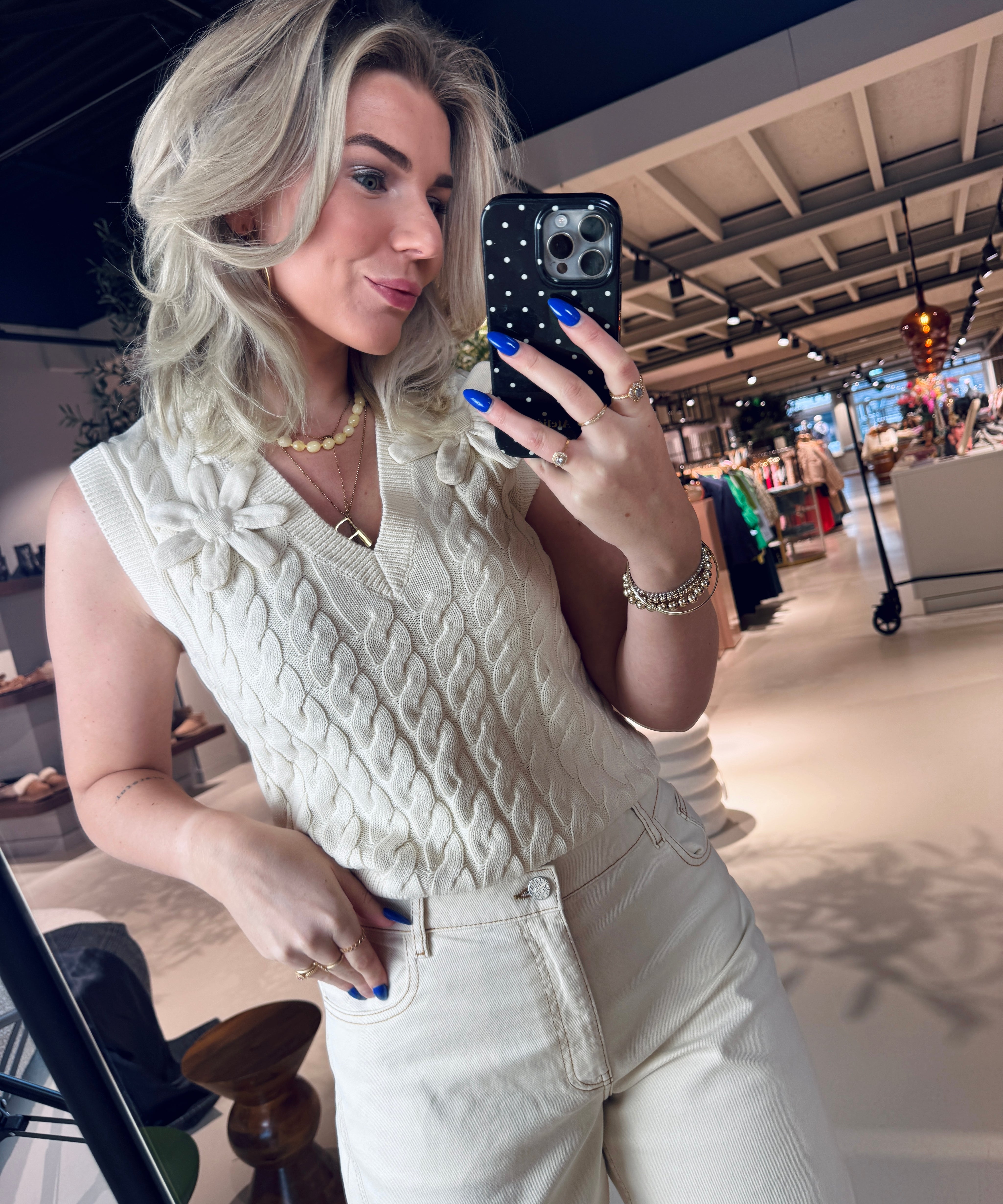 Carli Top met 2 bloemdetails van Baum Und Pferdgarten