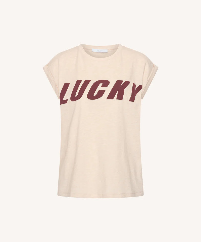 Tobi speed top beige met rode letters voor dames van By-Bar