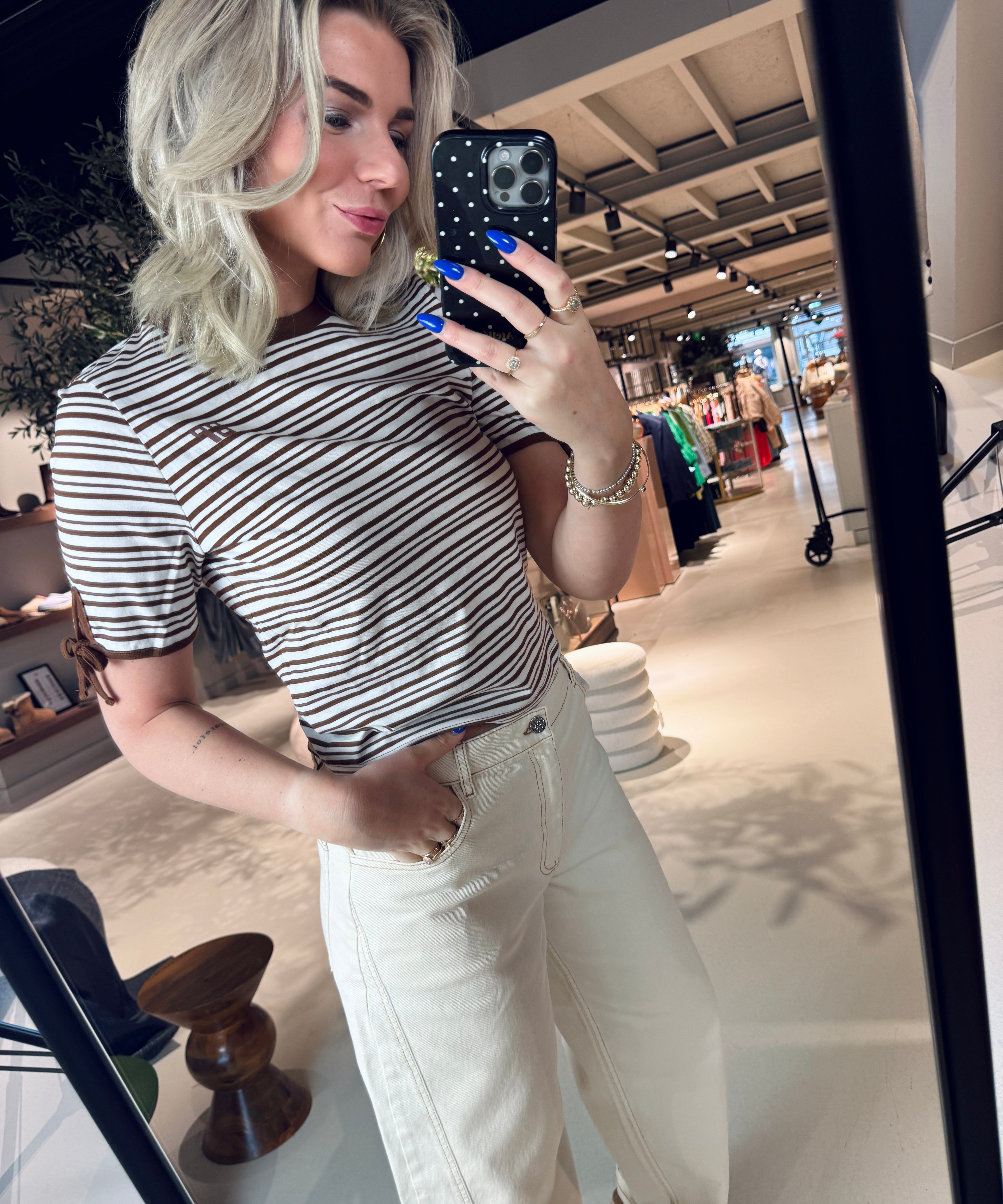 Janet T-shirt met strepen en touw accent aan de mouw