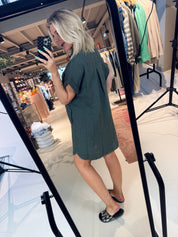 Hella linen dress in het rood of donkerblauw van By-Bar