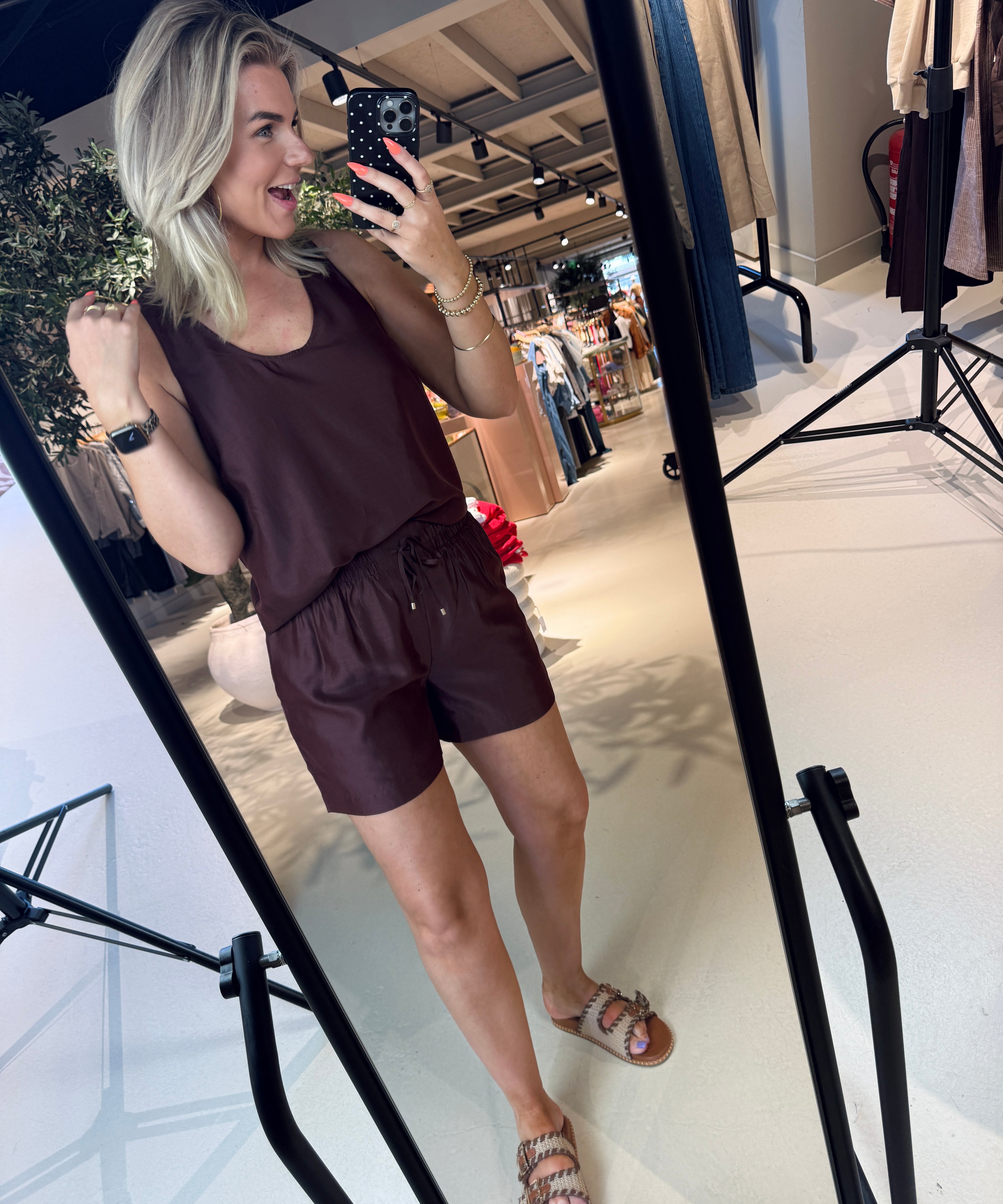 Quentyn relaxed fit shorts in het donkerrood van Dante6
