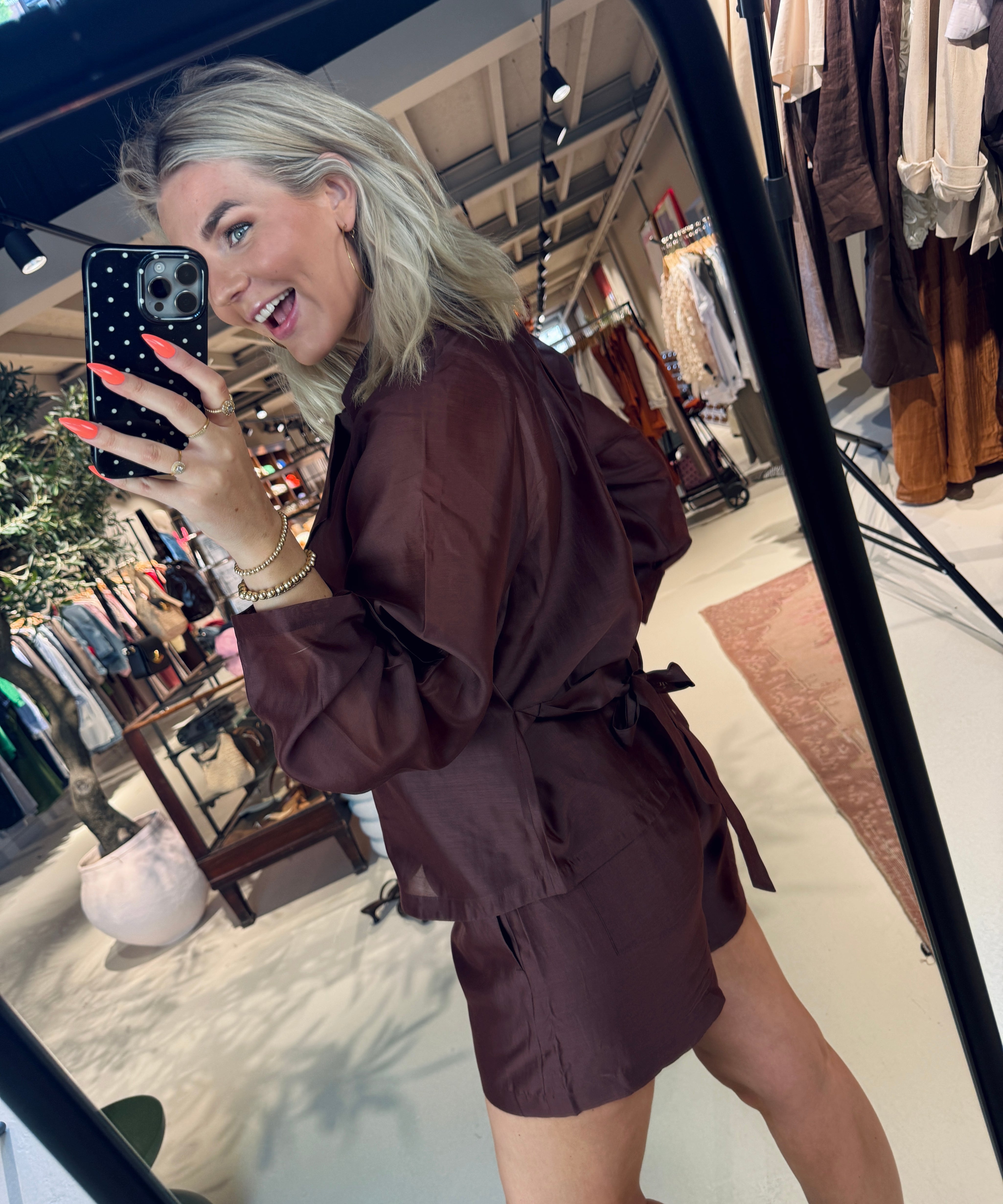 Svea short trench blazer met strikceintuur voor dames van dante6