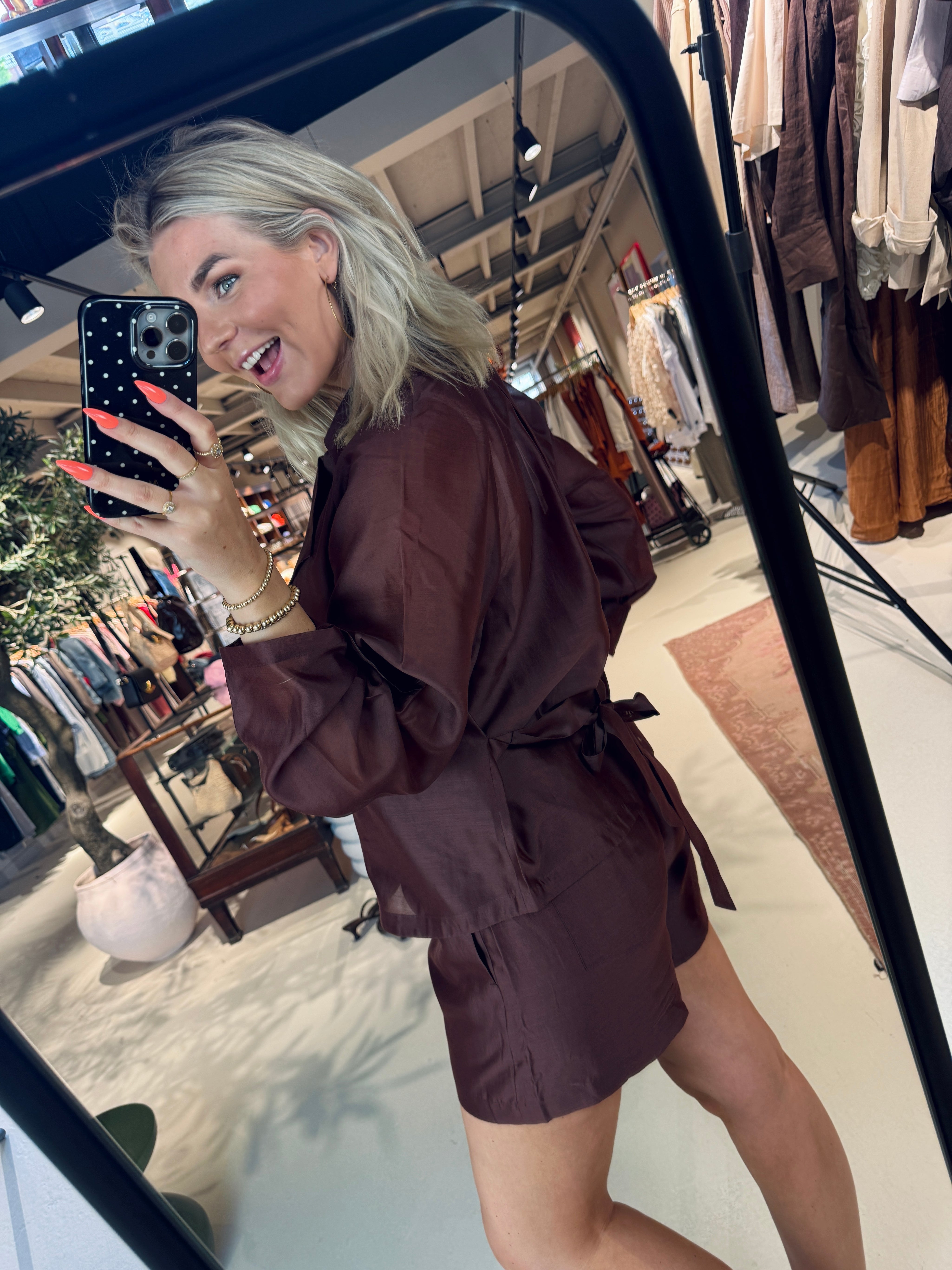 Svea short trench blazer met strikceintuur voor dames van dante6