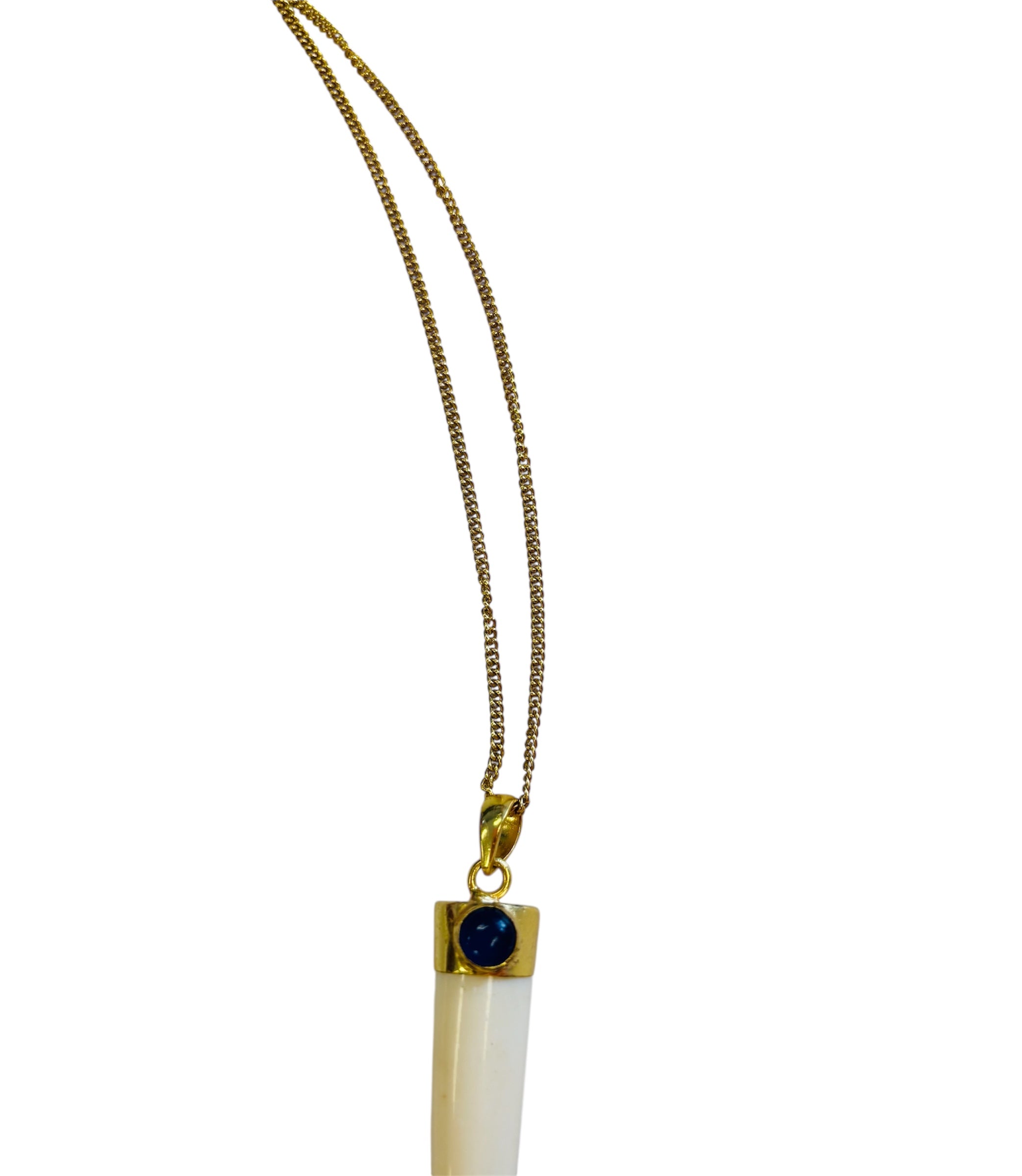 Lange ketting met grote witte edelsteen tand bedel