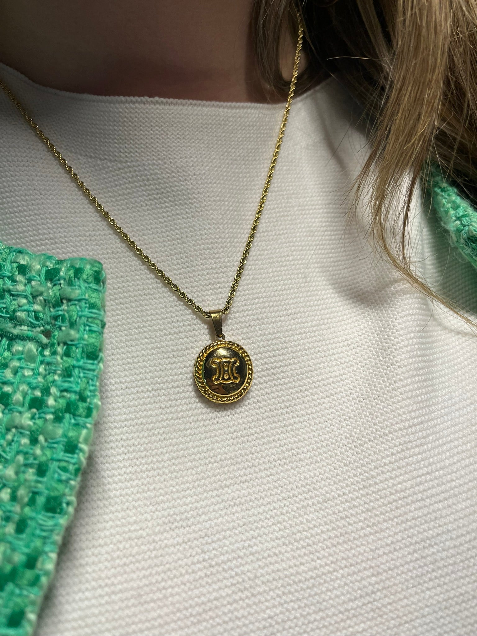 Ketting - Bedel Chanel Goud klein met gouden logo