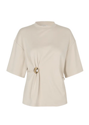 Enora Brooch Tee voor dames van Second Female