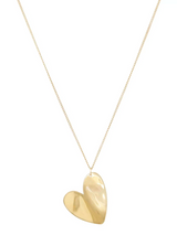 Korte ketting met groot gouden hart