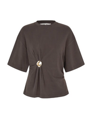 Enora Brooch Tee voor dames van Second Female