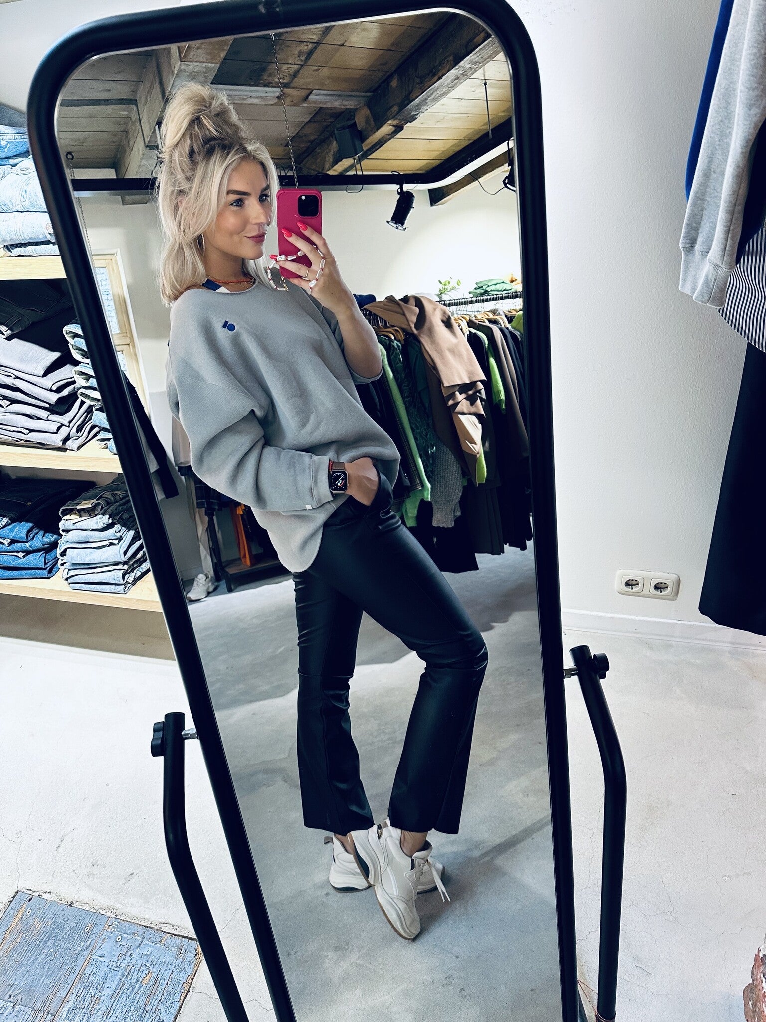 20-041-3204 Leather look cropped jogger - Long - Black