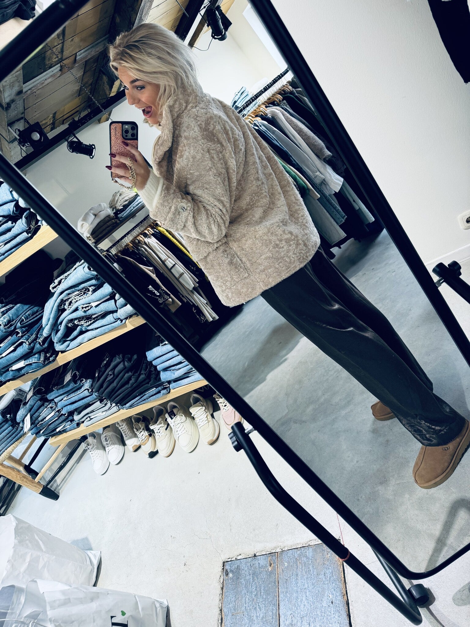 Maddy, fake fur coat - 2031 Beach Sand