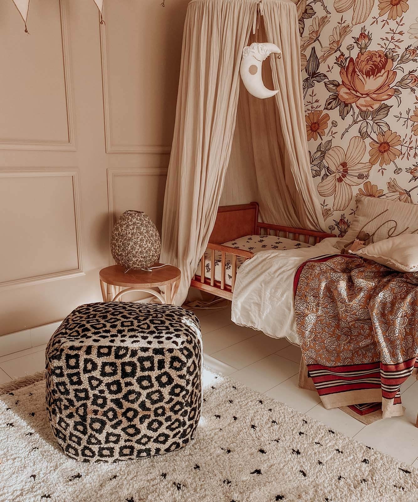 Leopard pouf small